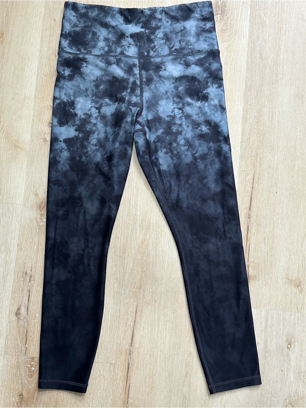 Athleta Elation Printed 7/8 Tight Black Grey Tie Dye (Size M)